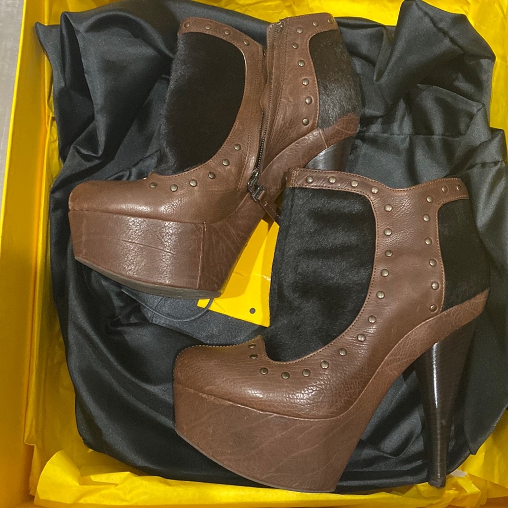 Fendi Ankle Brown Boots